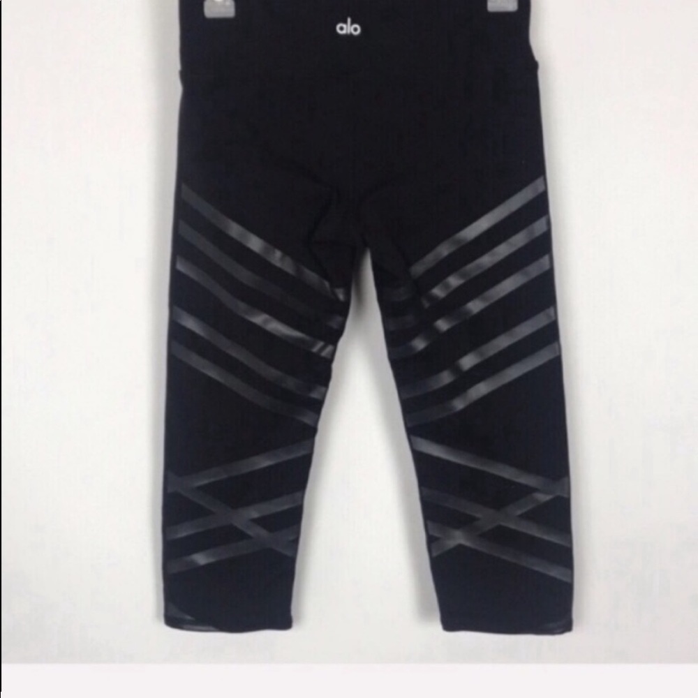 ALO Yoga Black Lineal Cropped Leggings Size S - Picture 2 of 7